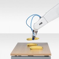 具有卫生功能的 6 轴机器人，促进食品安全。IRB 1200 卫生机器人选件具有擦拭和冲洗清洁功能，可保护食品安全，并在食品加工和食品服务领域开辟新的应用领域。